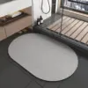Japanischer Diatomit-Teppich grau oval, Badteppich mit natürlicher Textur, Badezimmer-Textil.