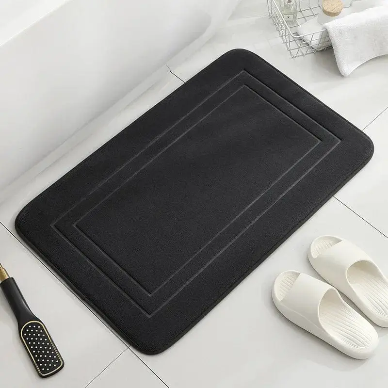 Schwarze Memory Schaum Badematte mit gerippter Kante, ideal für Badezimmer und Nassräume.