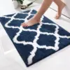 Meusch Badteppich blau-weiß geometrisch, weicher Hochflor für Badezimmer.