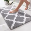 Meusch Badteppich grau-weiß mit geometrischem Muster, weich und absorbierend im Badezimmer.