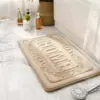 Rechteckige Badematte mit Home-Embossierung, beige, für Badezimmer.