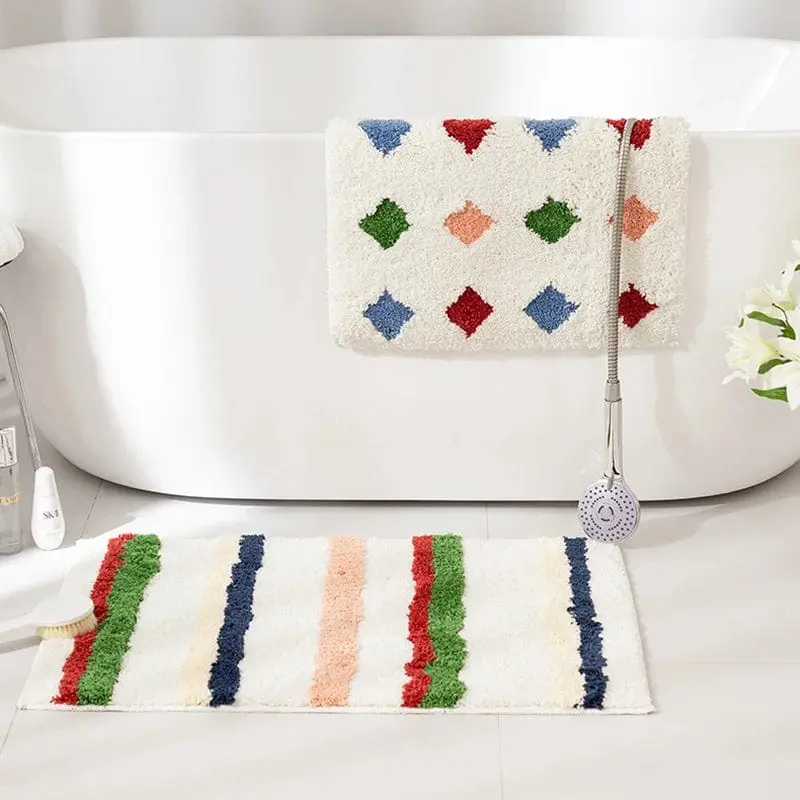 Runde Badematte mit bunten Mustern, ideal für Badezimmer, weich und absorbierend.