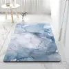 Rutschfeste Badematte für Senioren mit blau-weißem Marmor-Design, ideal für Badezimmer mit Nassfläche.