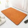 Rutschfester Badteppich gross, orange, mit Struktur, für Badezimmer.