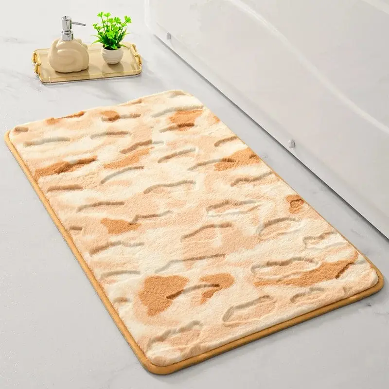 Shaggy Badteppich mit Camouflage-Muster, weiches Material, ideal für Badezimmer.