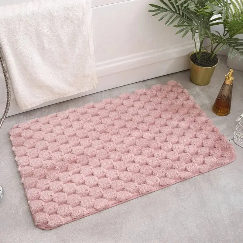 Ultra weicher Badteppich in Rosa mit hexagonalem Muster, ideal für Badezimmer.