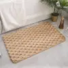 Ultra weicher Badteppich mit hexagonalem Muster, beige, für Badezimmer.