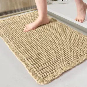 Umgefalteter Badteppich