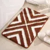 Vintage Badteppich mit braun-weißem Chevron-Muster, weiches Material, ideal für Badezimmer.